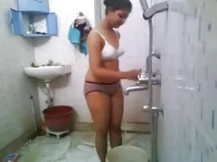 Cô gái tóc phim séc  ...