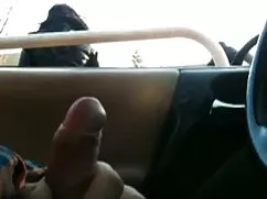Cô gái tóc vàng là m ...